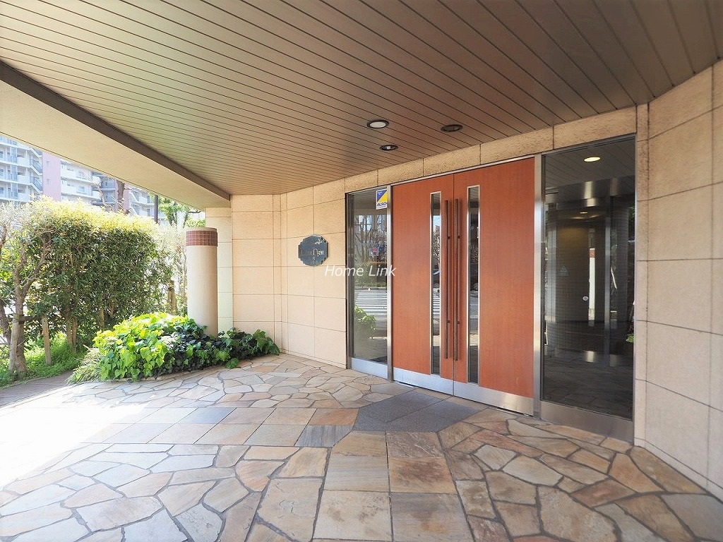 レーベンハイム志村プレノルガール エントランス前