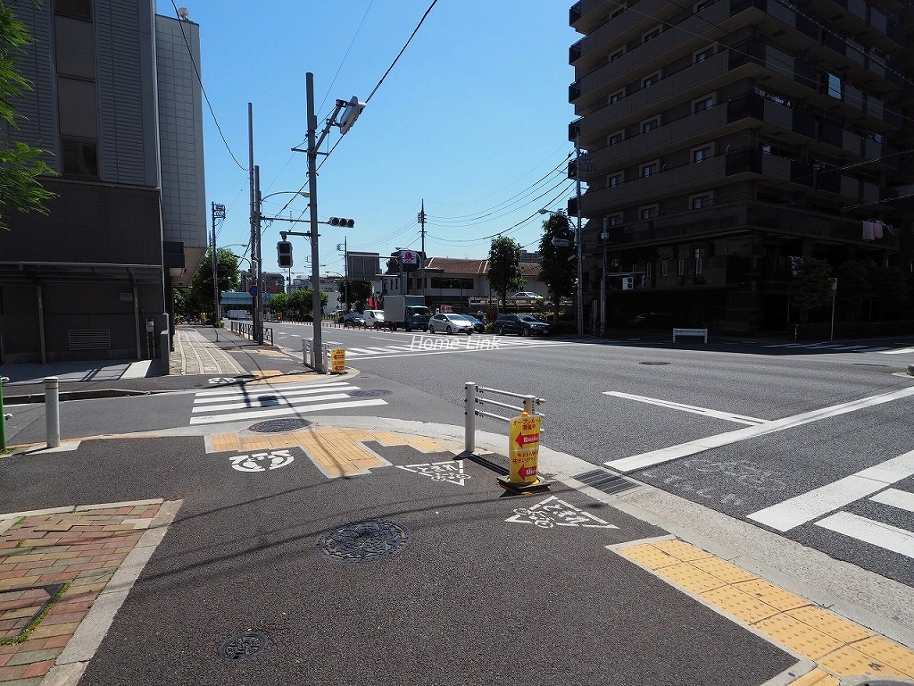 レーベンハイム志村プレノルガール 前面道路歩道