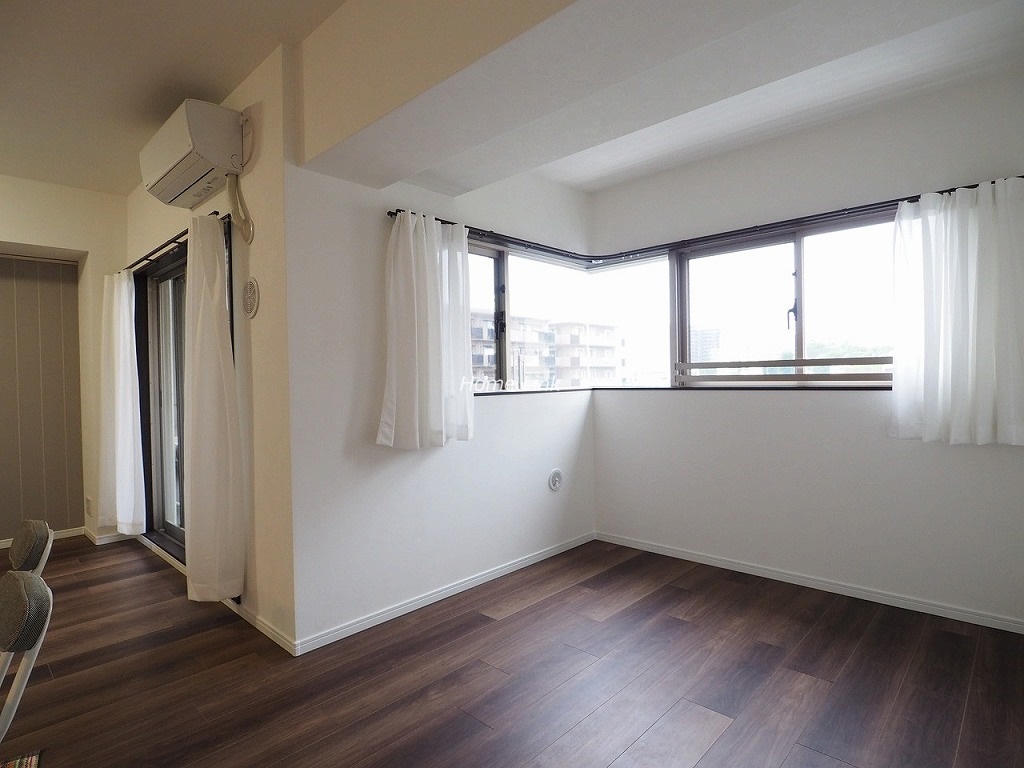 レーベンハイム志村プレノルガール7階　リビング エアコン設置済み＆床暖房