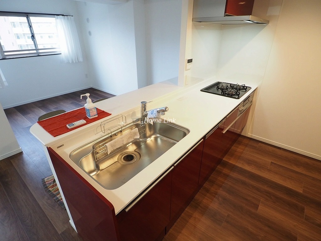 レーベンハイム志村プレノルガール7階　キッチンは対面式で食洗機付き