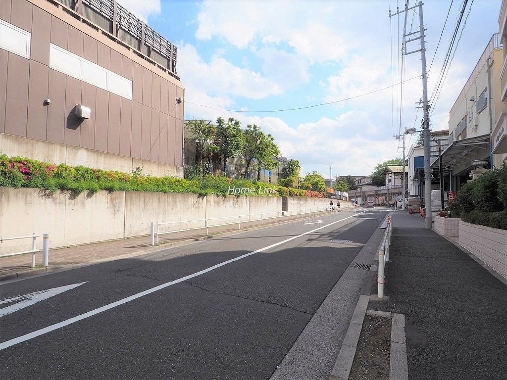 グランシティ志村坂上 前面道路歩道