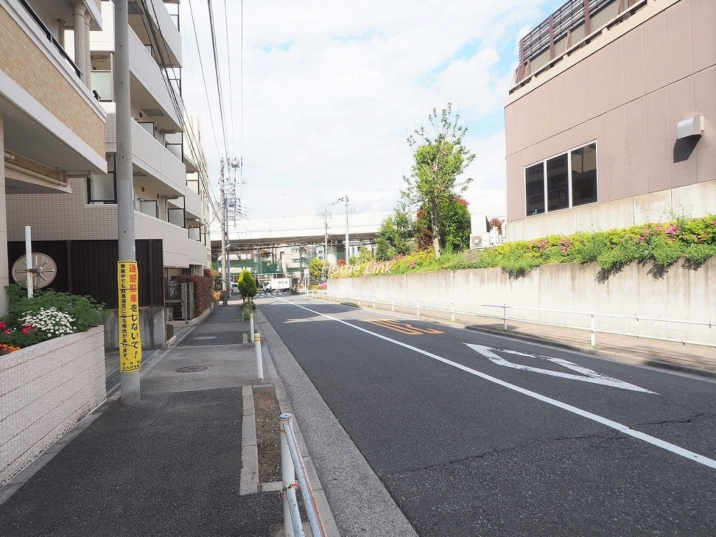 グランシティ志村坂上 前面道路歩道