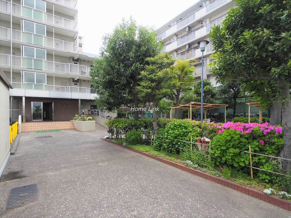 志村サンハイツ　エントランスアプローチ