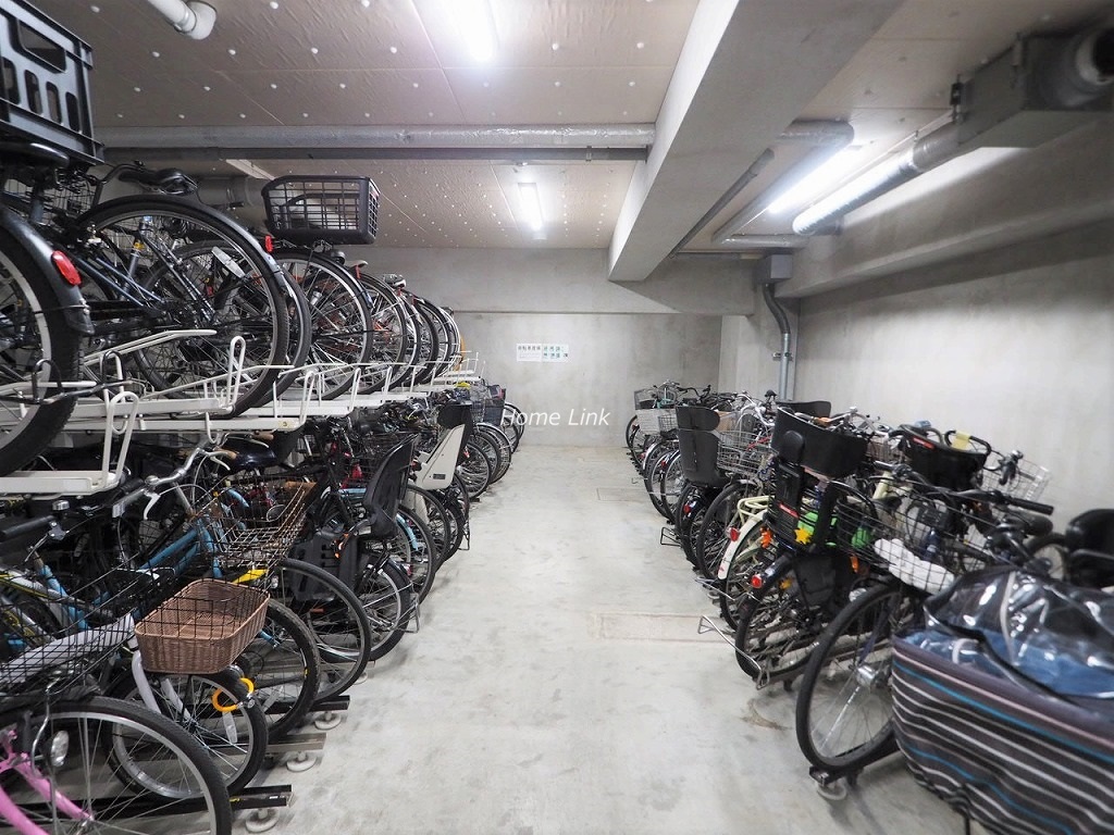 志村レジデンス　駐輪場