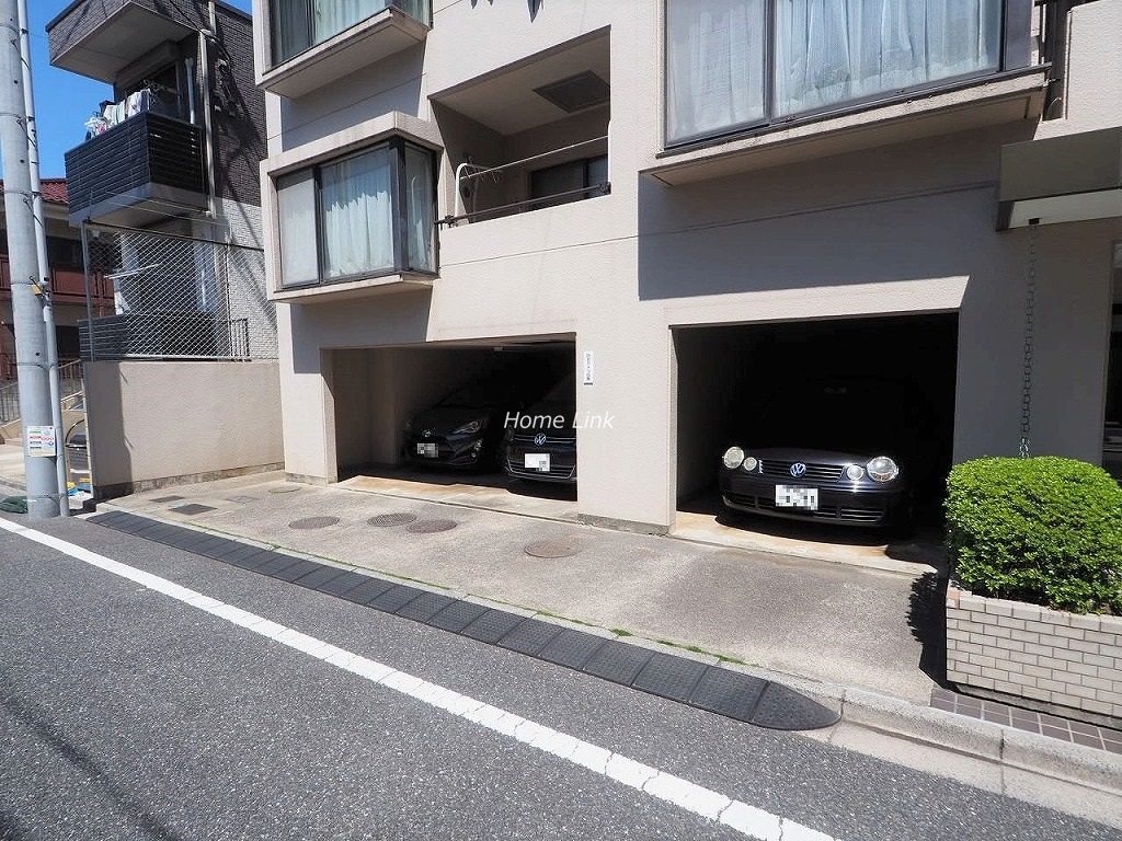 成増パーク・ホームズ　駐車場