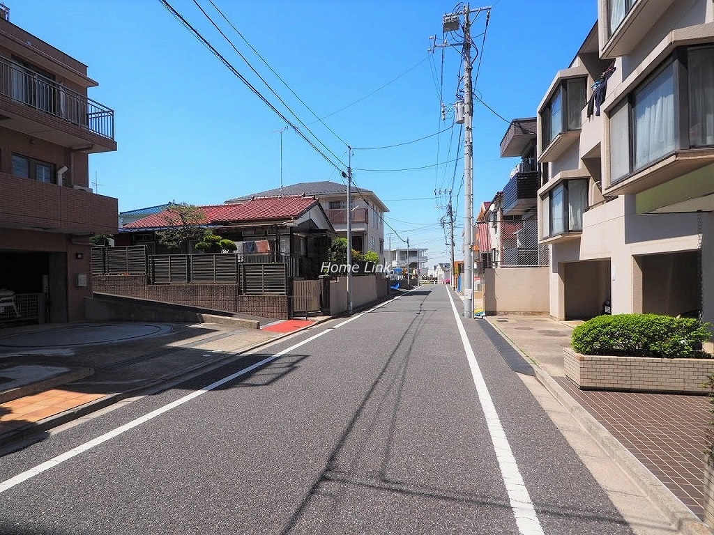 成増パーク・ホームズ　前面道路