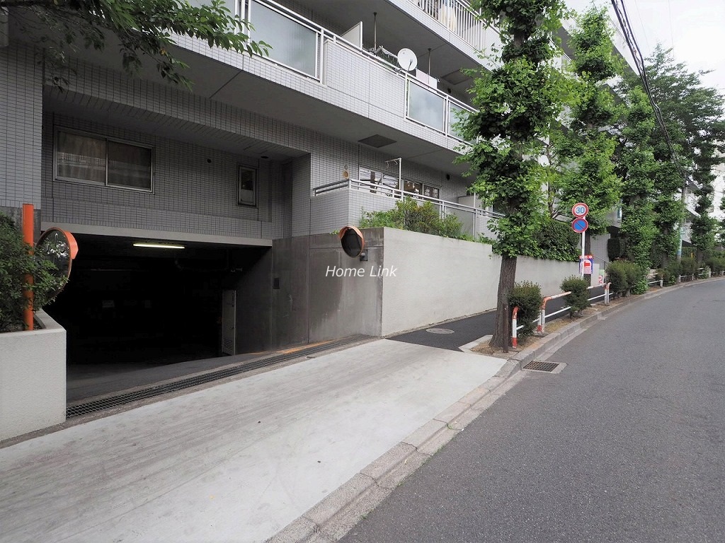 東急ドエルアルス志村坂上　駐車場出入口