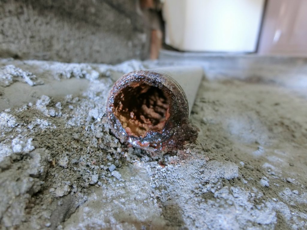 築45年の錆びた給水管