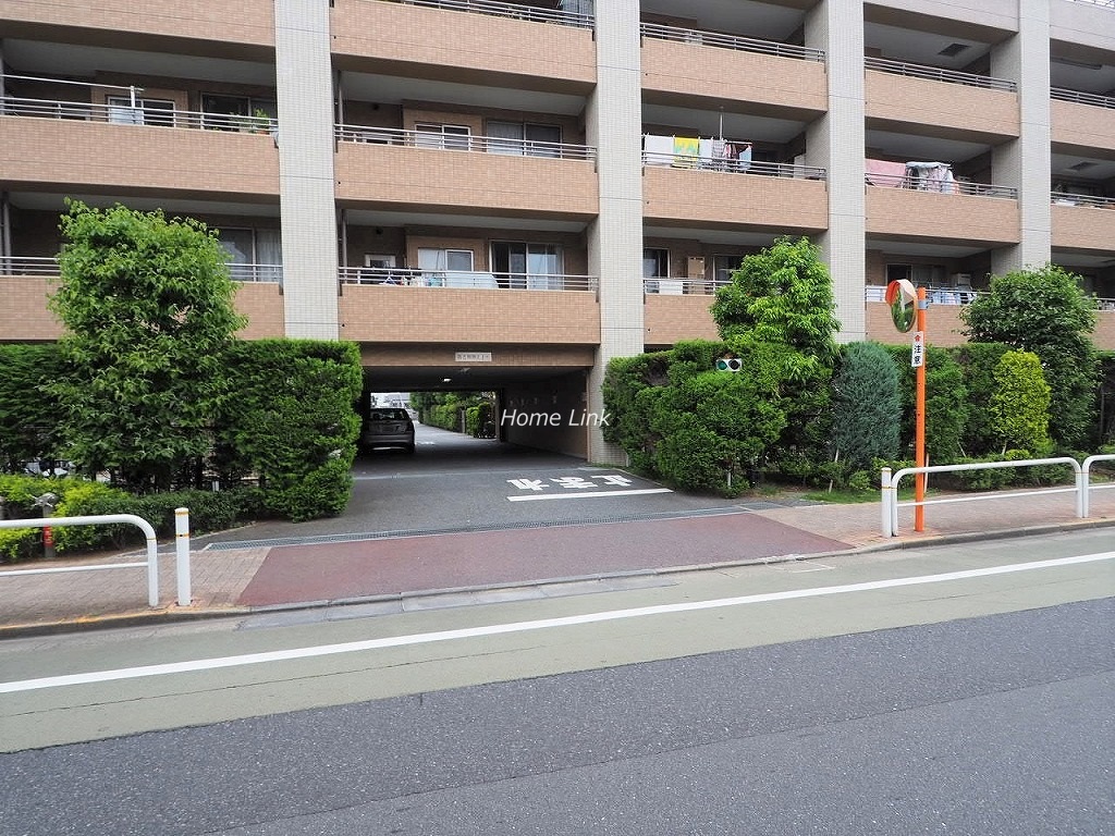 ときわ台メリーガーデン　駐車場出入口