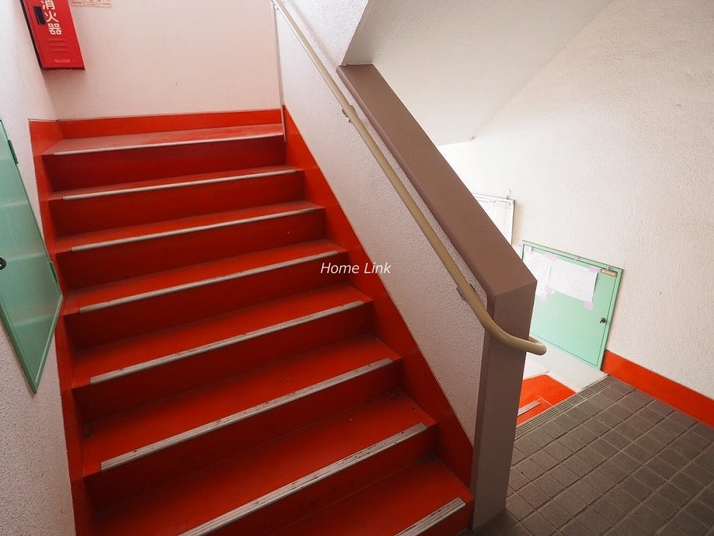 サンシュウ常盤台第三コーポ 共用部階段