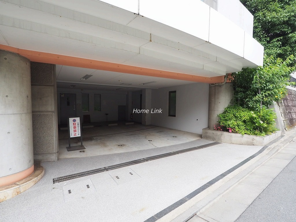 セーヌヴァン・シッス 駐車場