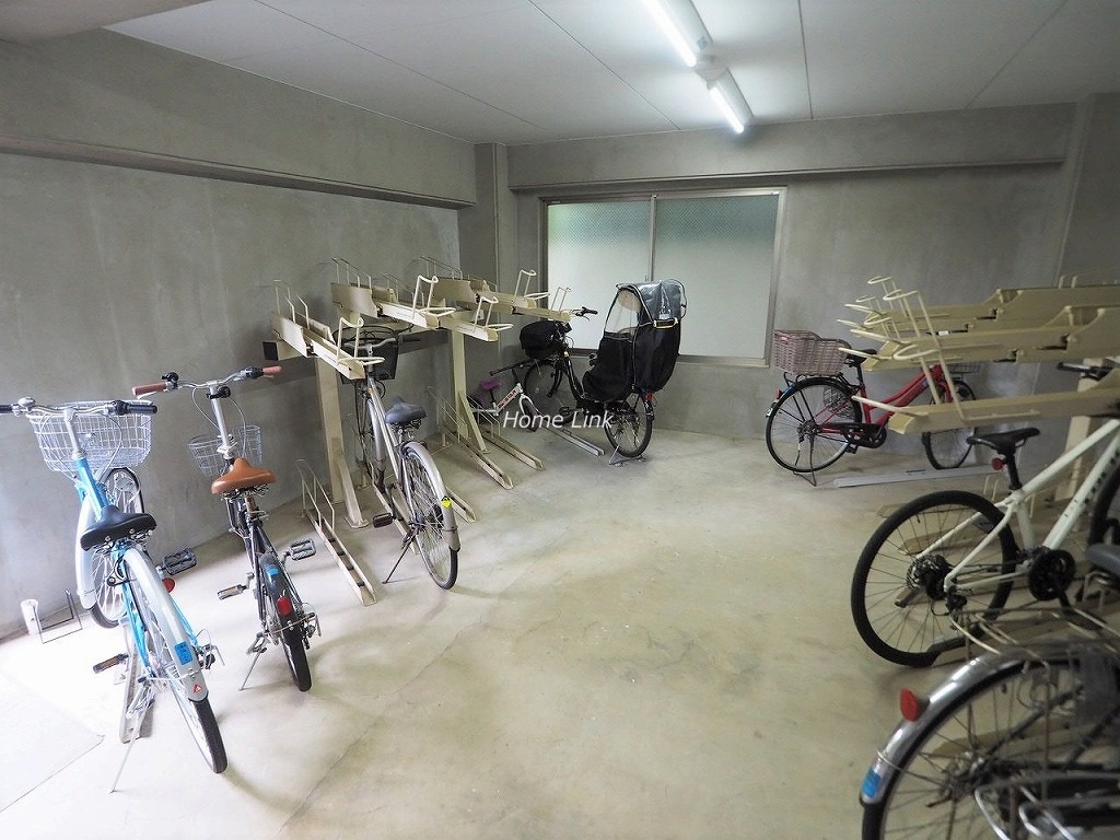 セーヌヴァン・シッス 駐輪場