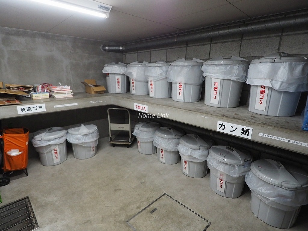 セーヌヴァン・シッス ゴミ置き場