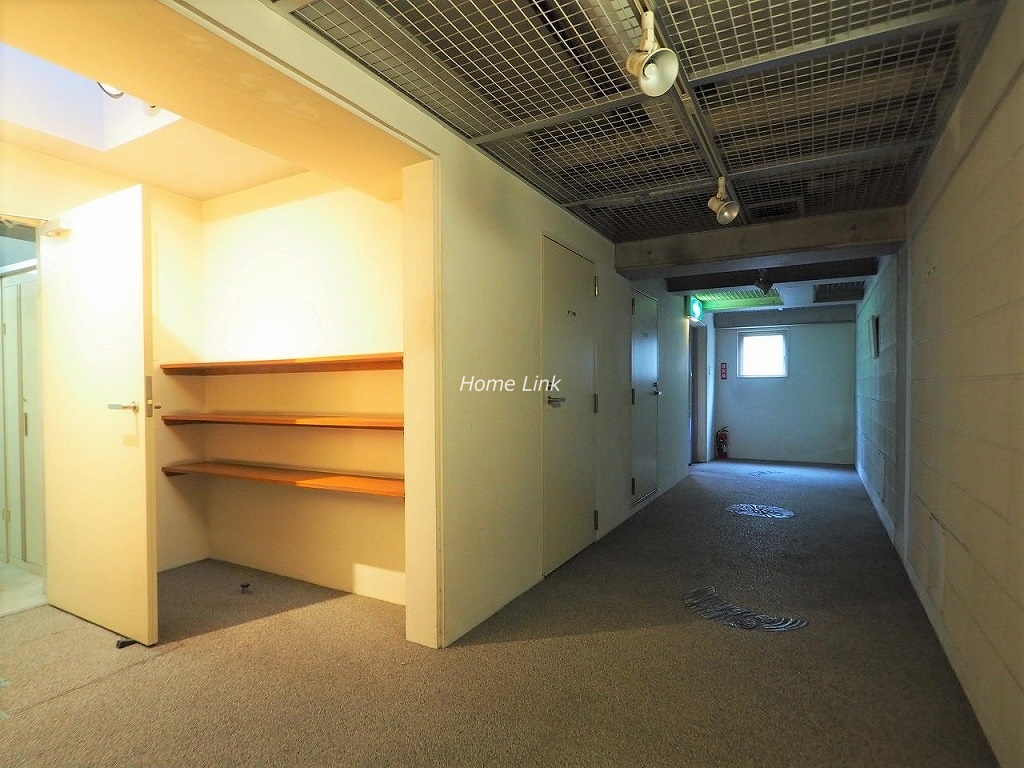 セーヌヴァン・シッス トランクルームへ