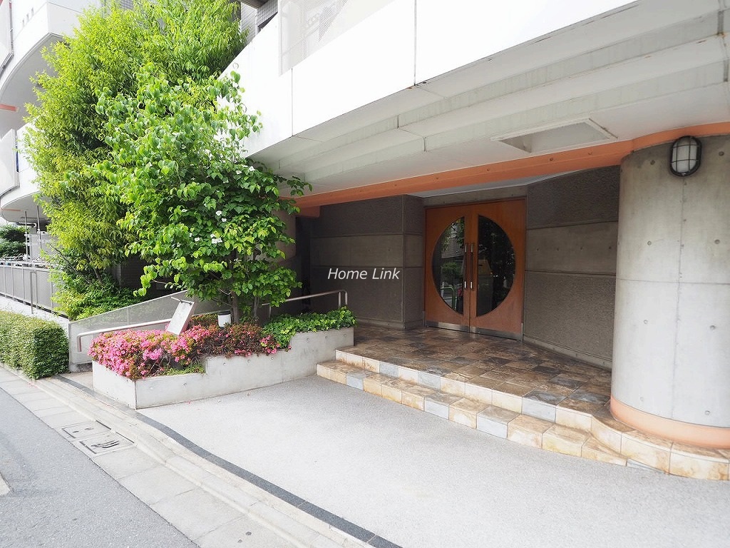 セーヌヴァン・シッス エントランス前