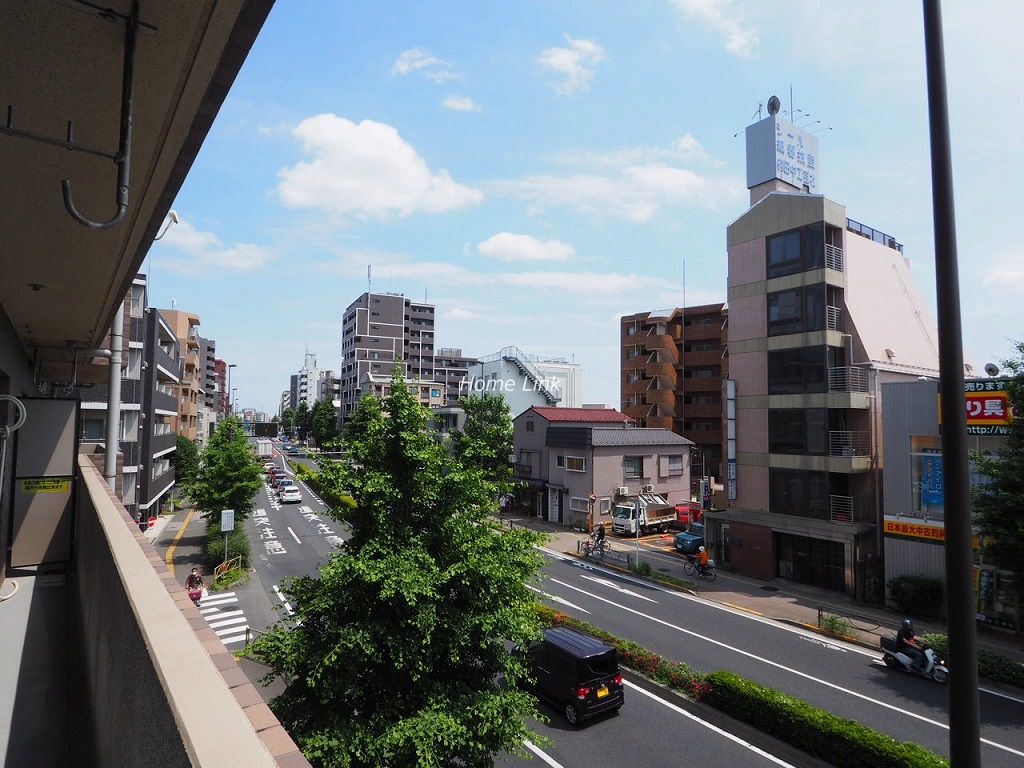 プレジャーガーデン上板橋3階 南バルコニーの前は川越街道