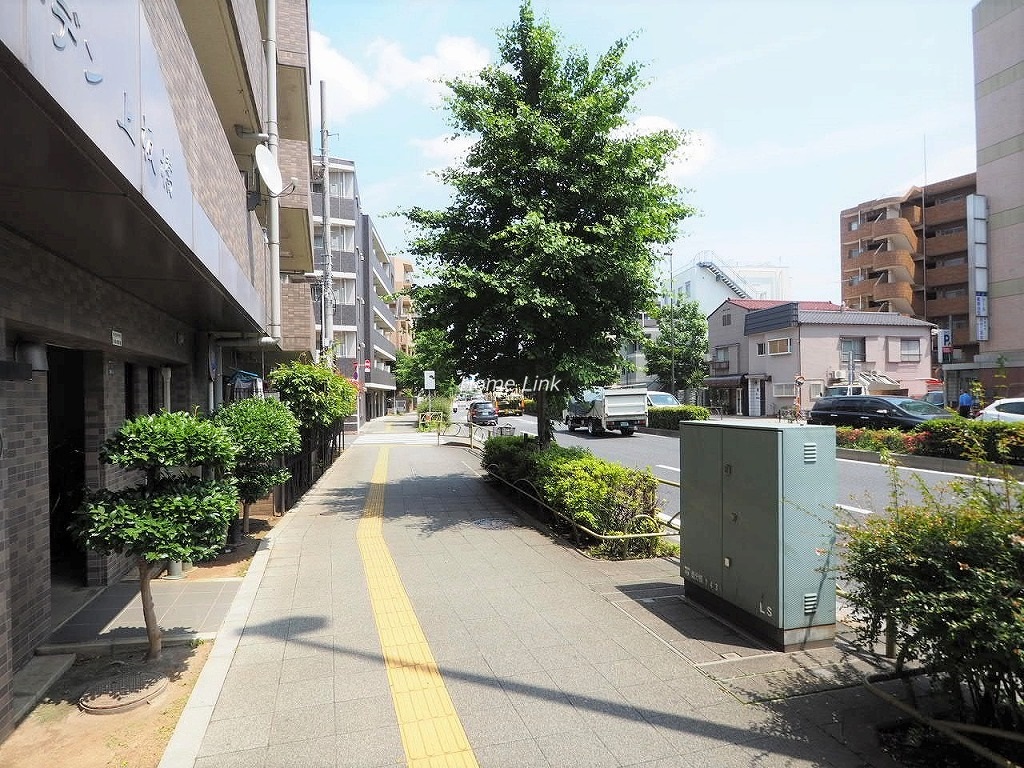 プレジャーガーデン上板橋 前面道路歩道