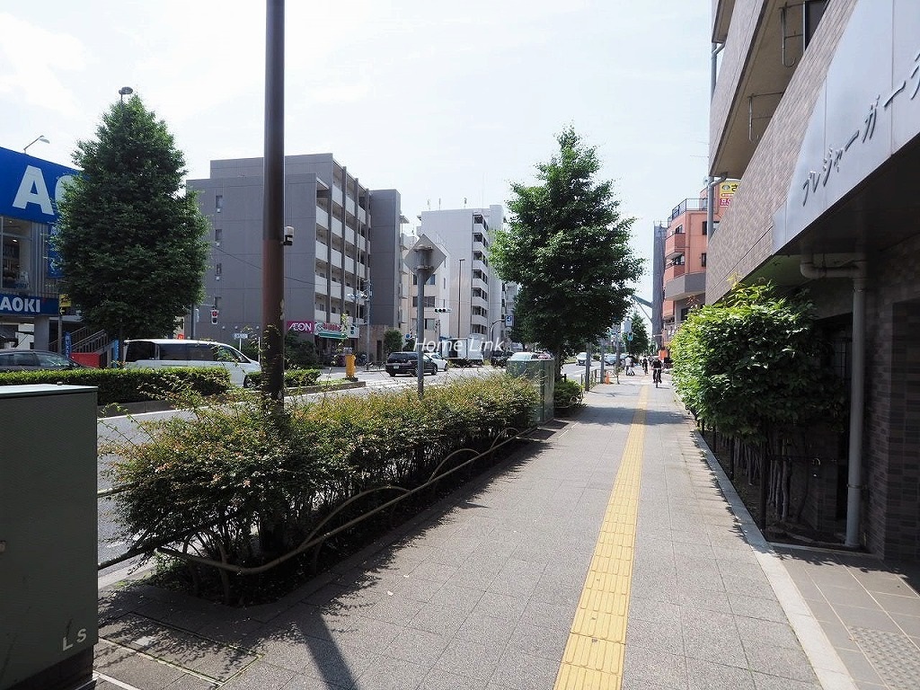 プレジャーガーデン上板橋 前面道路歩道