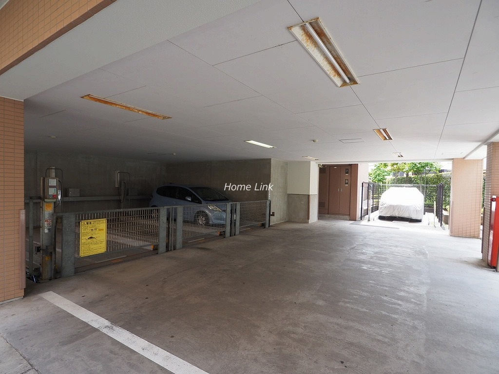 ルピナス赤塚ツインズガーデン弐番館 駐車場