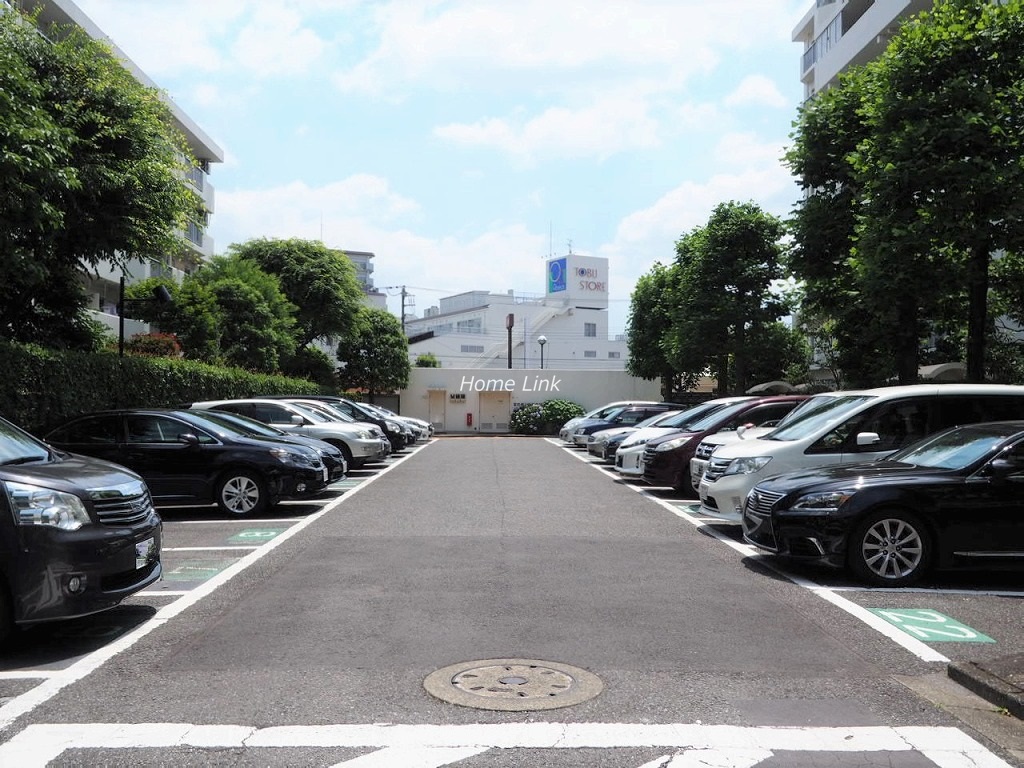 前野町ハイツ 駐車場