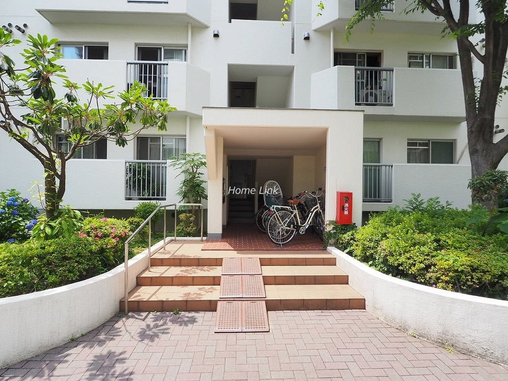 前野町ハイツ3号棟 エントランス