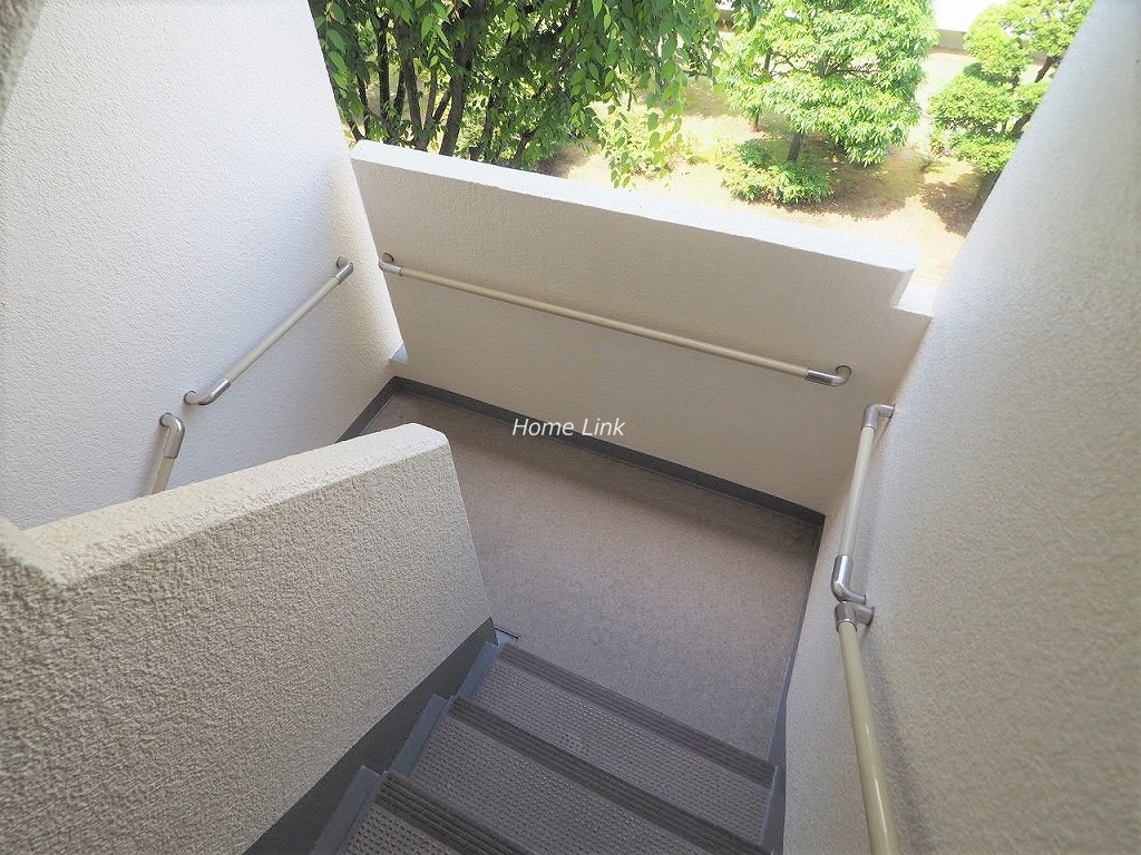 前野町ハイツ3号棟 共用部階段