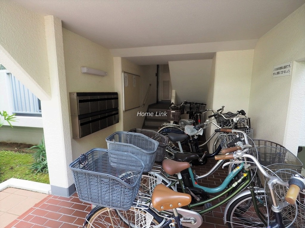 前野町ハイツ3号棟 駐輪場