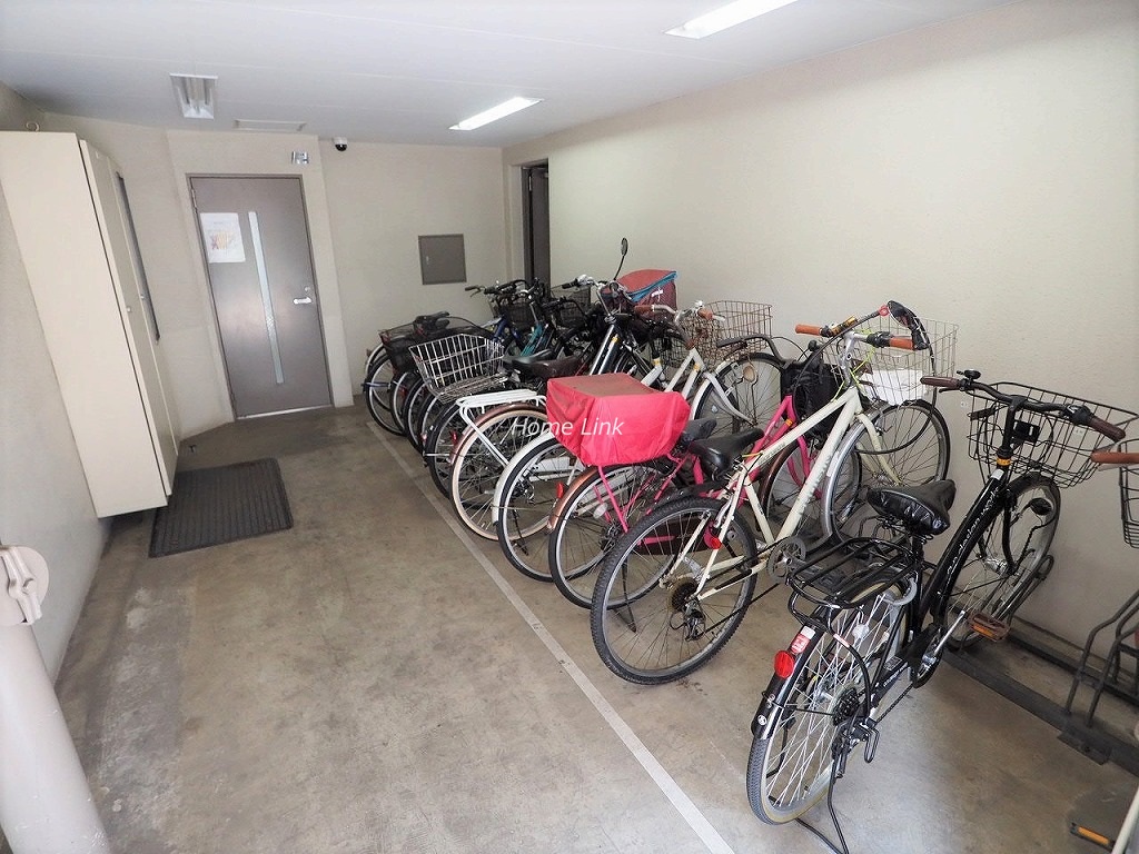 大山ダイカンプラザB棟　駐輪場