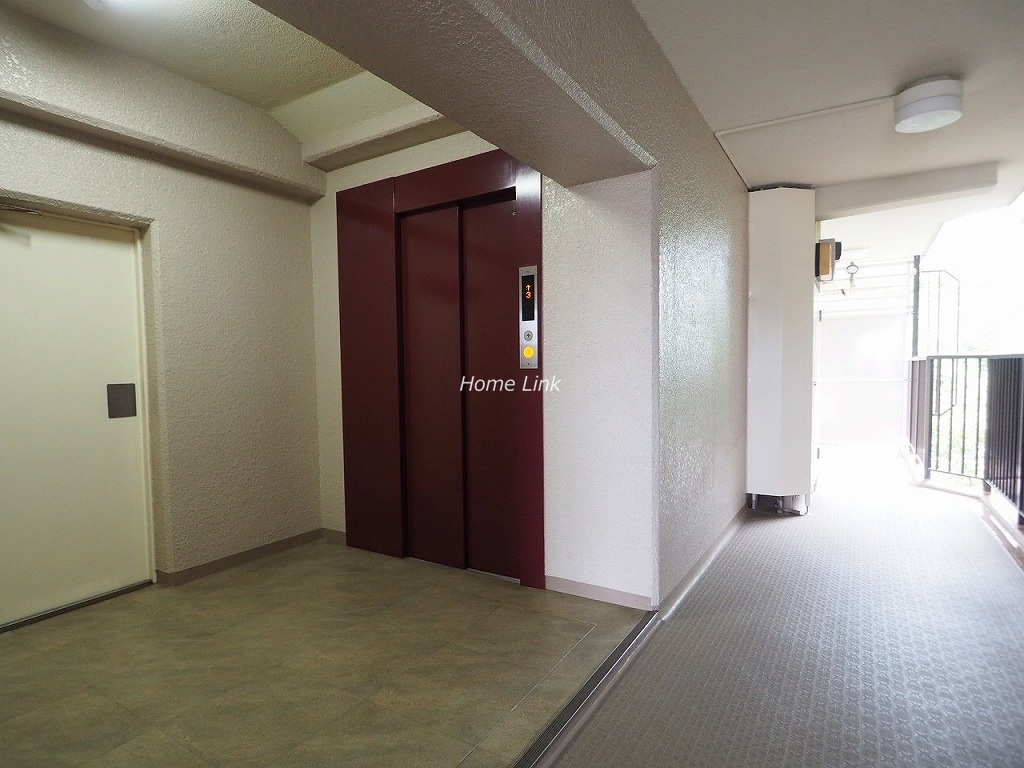 成増ハイライズ　エレベーターホール