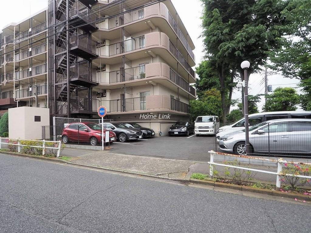 成増ハイライズ　駐車場出入口