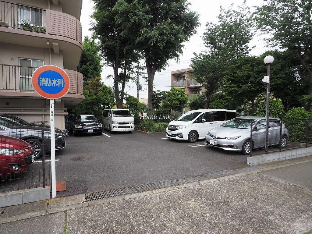 成増ハイライズ　駐車場