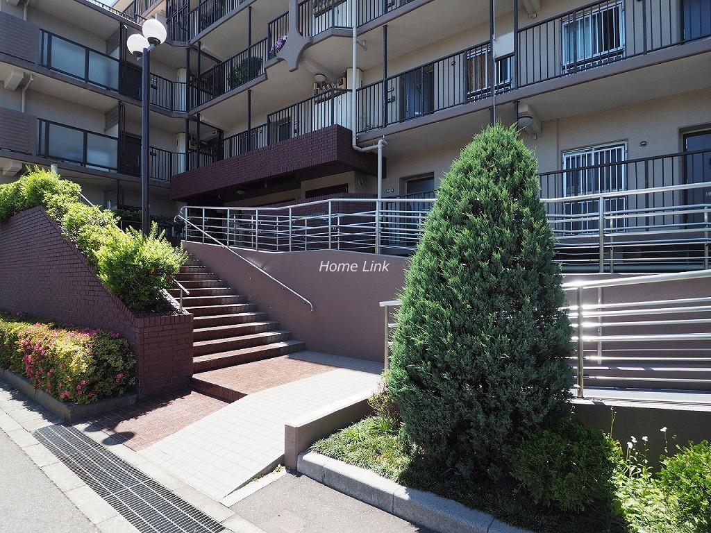 成増ハイライズ　エントランス前