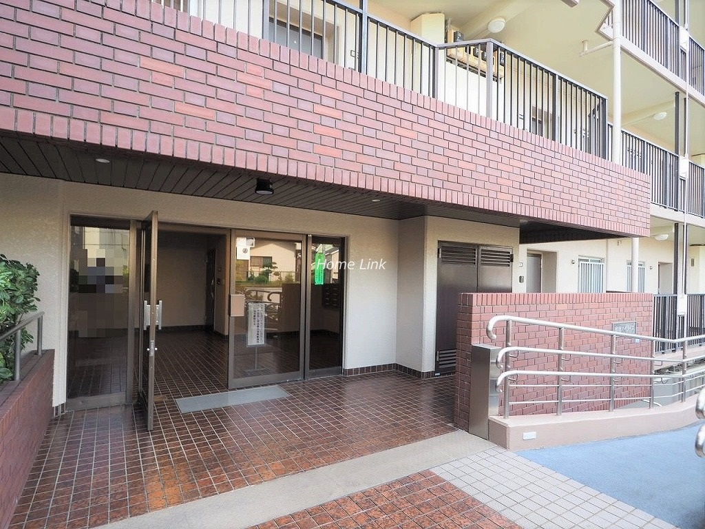 成増ハイライズ　エントランス前