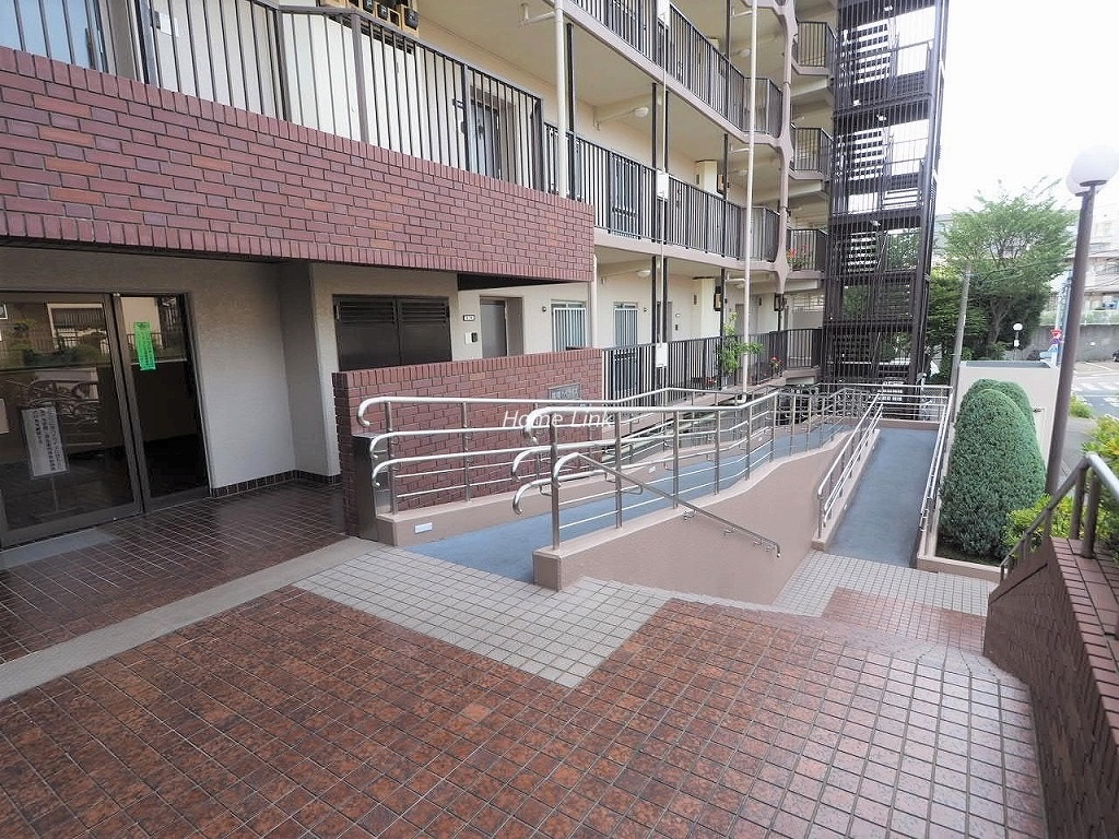 成増ハイライズ　エントランススロープ