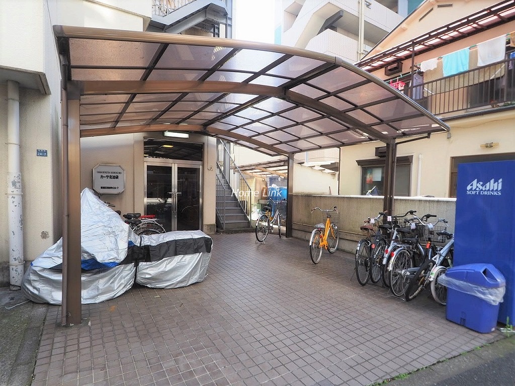 カーサ北池袋　エントランス前
