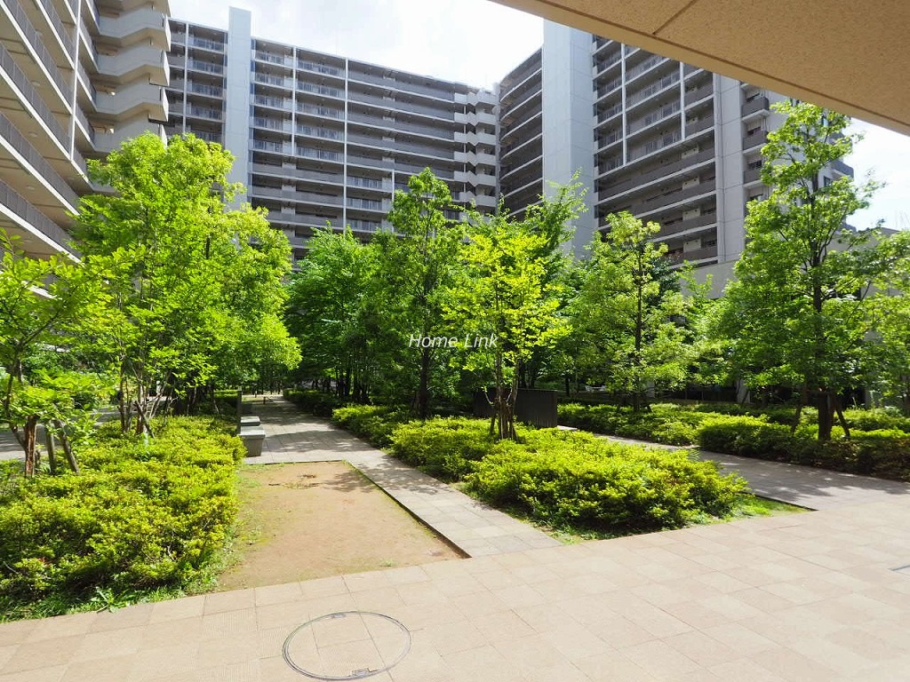 グランシンフォニアEAST棟　中庭
