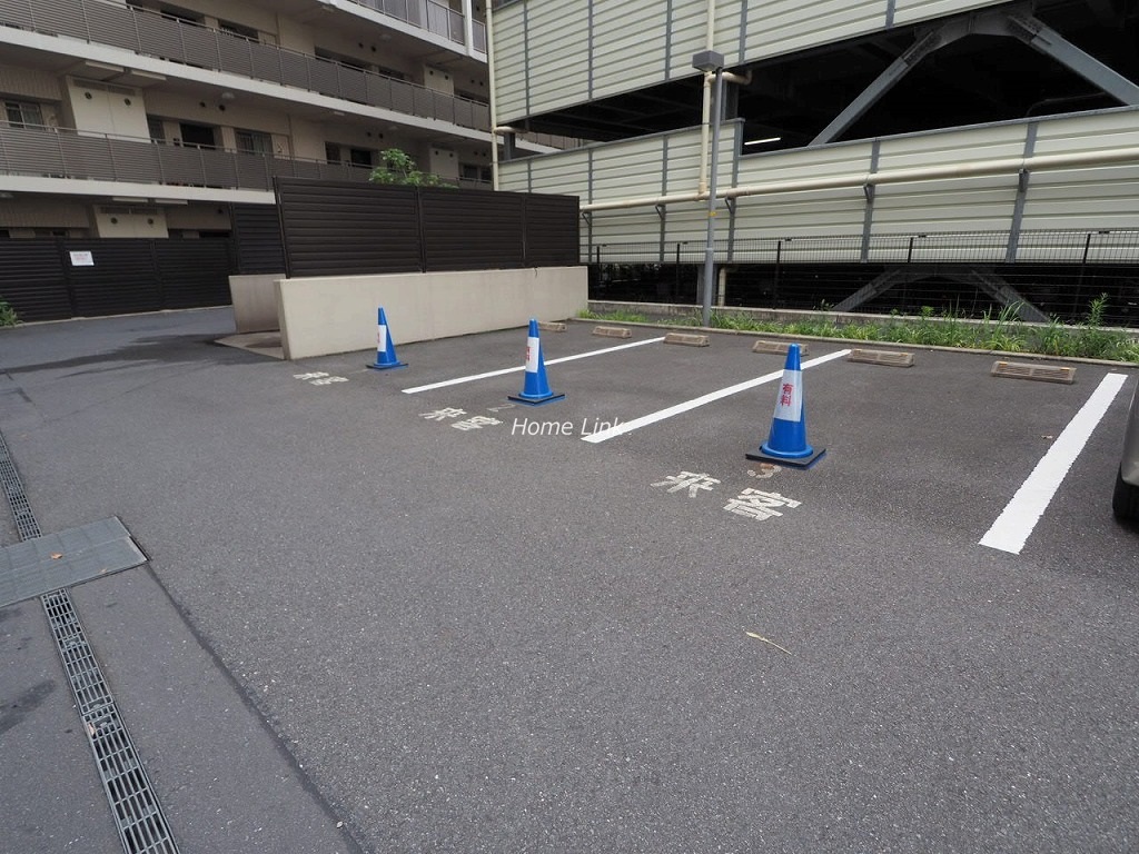 グランシンフォニアEAST棟　来客用駐車場