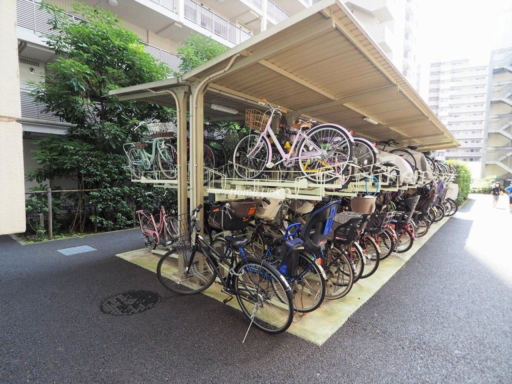 グランシンフォニアEAST棟　駐輪場