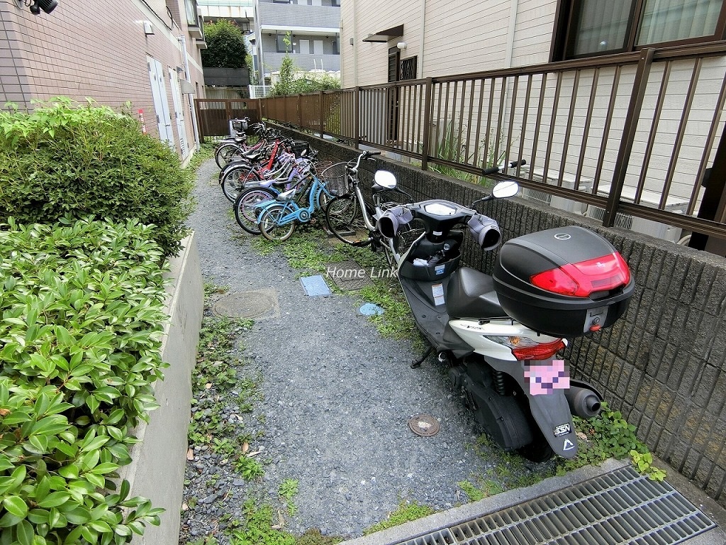 グランヴェルジェ蓮根 バイク置場