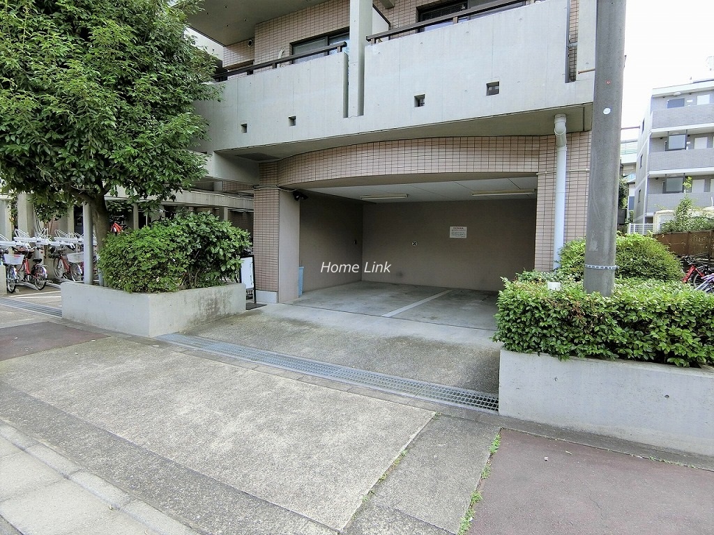 グランヴェルジェ蓮根 駐車場出入口