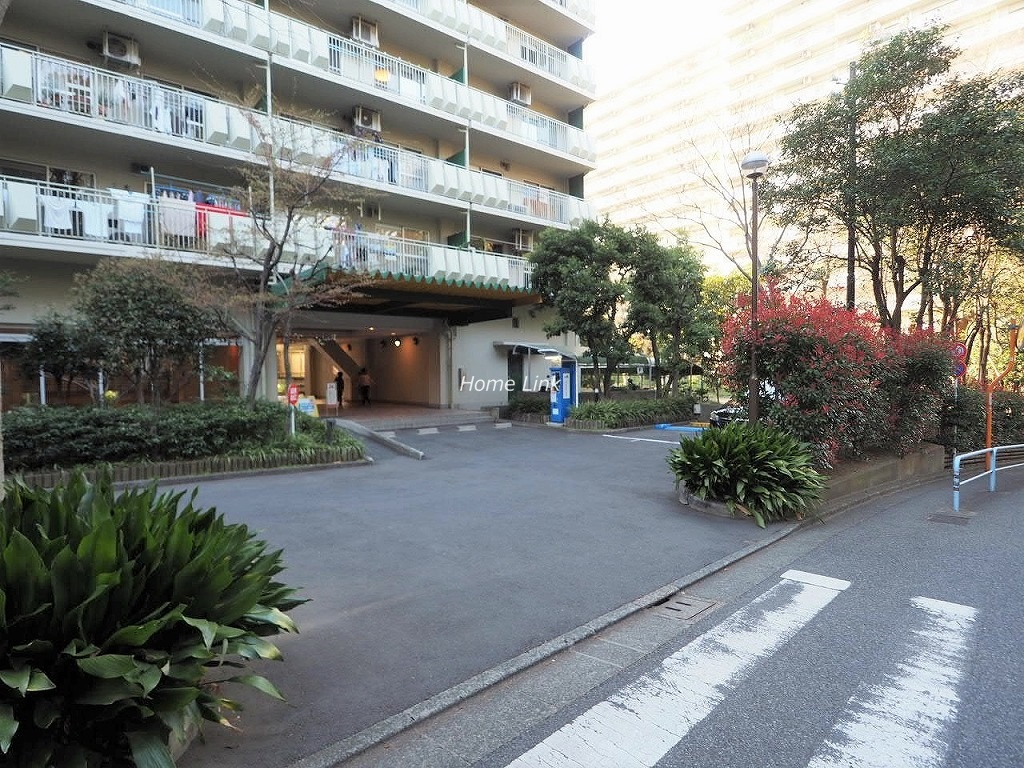 サンシティH棟 エントランス前