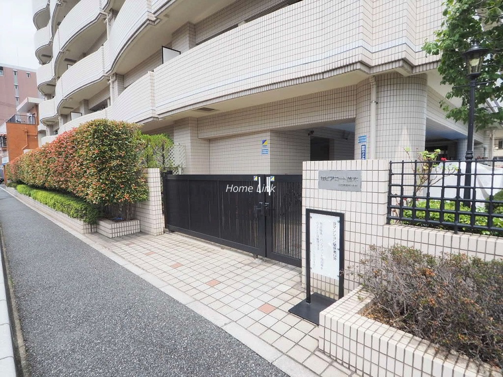 セピアコート並木　エントランス前
