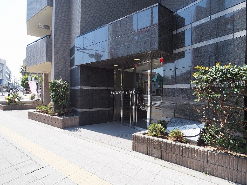 ゼファー大山ファムエール エントランス前