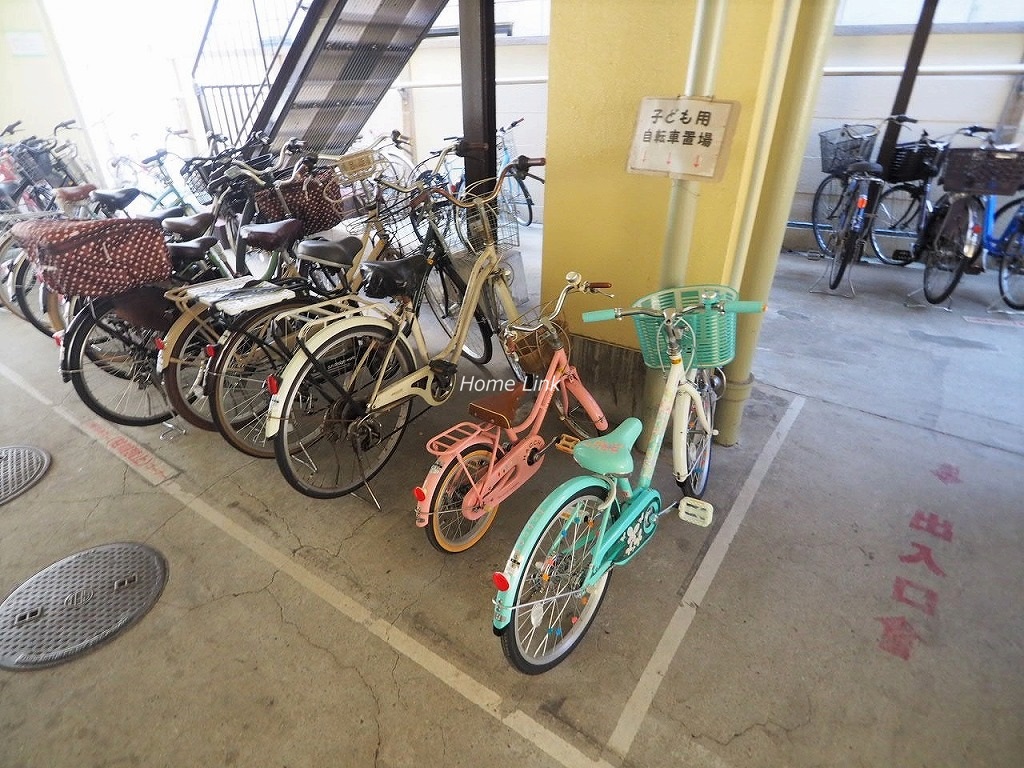 メゾンゴールド　駐輪場