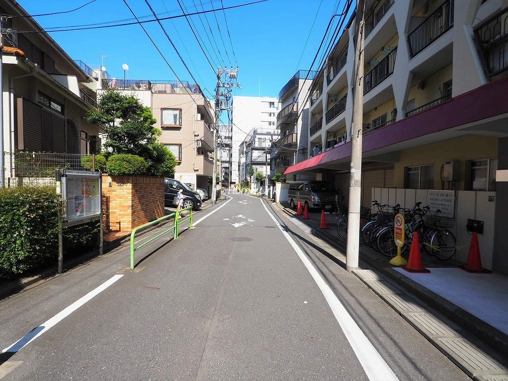 メゾンゴールド　前面道路