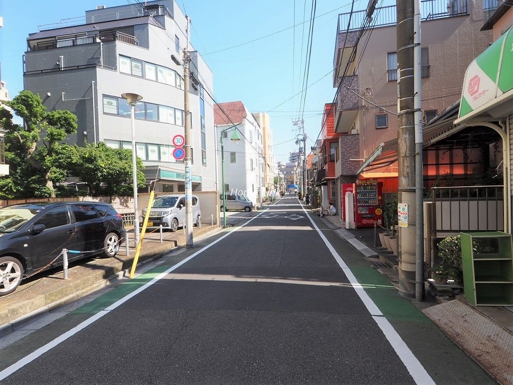 メゾンゴールド　前面道路