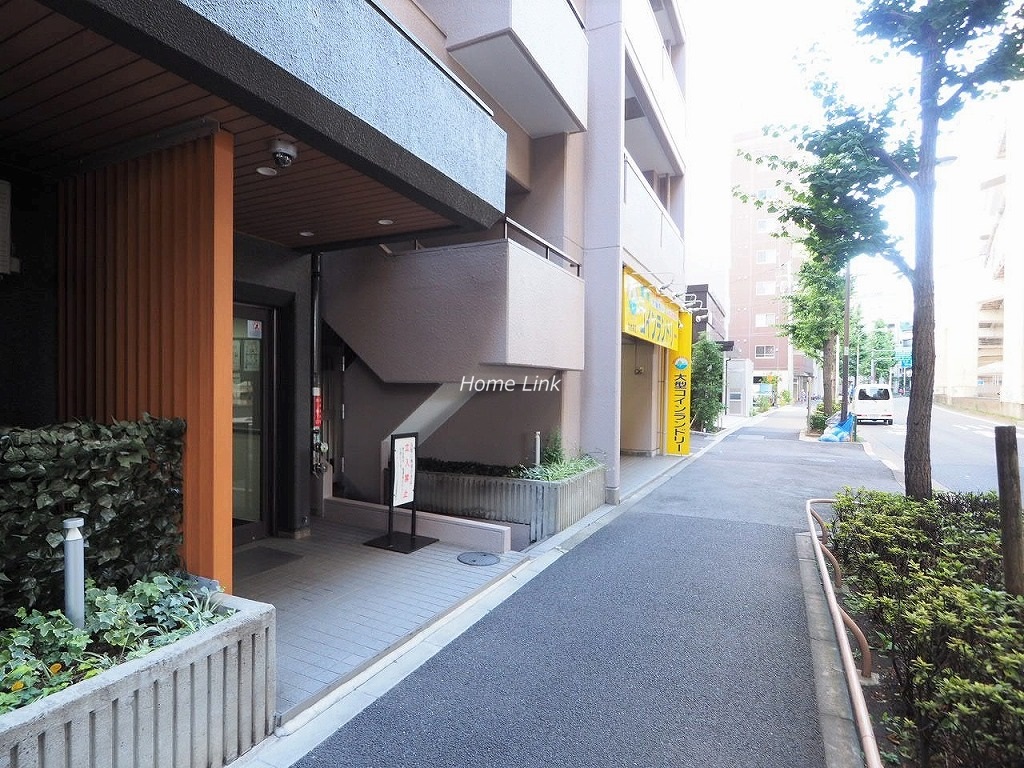 ライオンズマンション北池袋 エントランス前