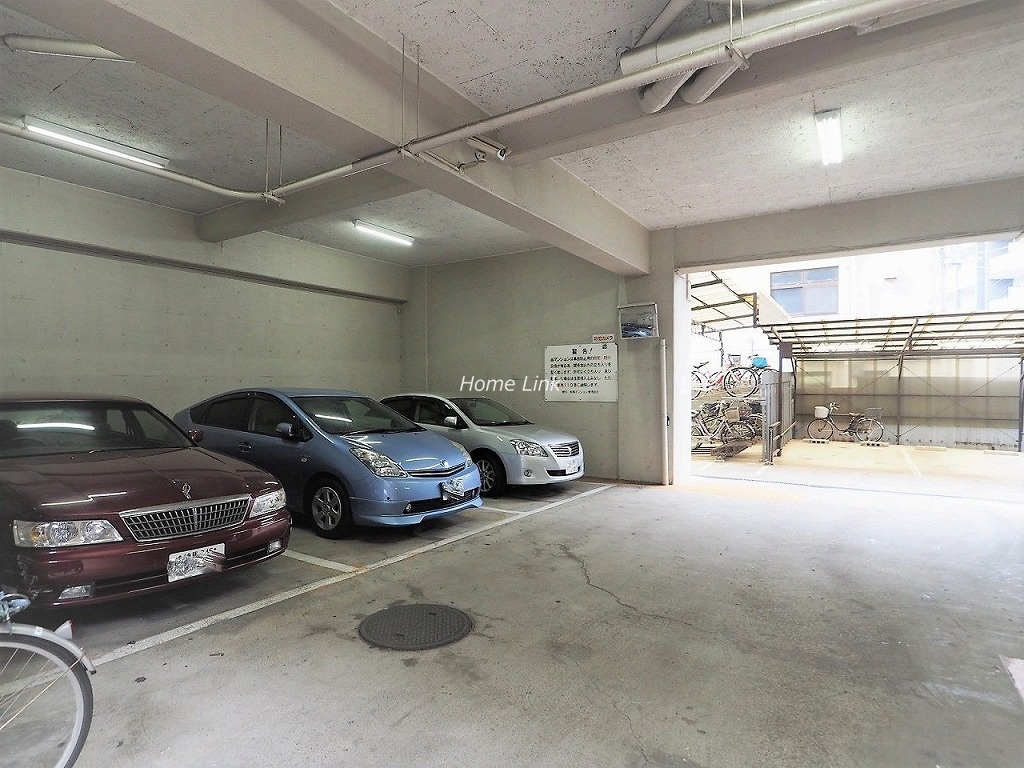 朝日板橋マンション 駐車場