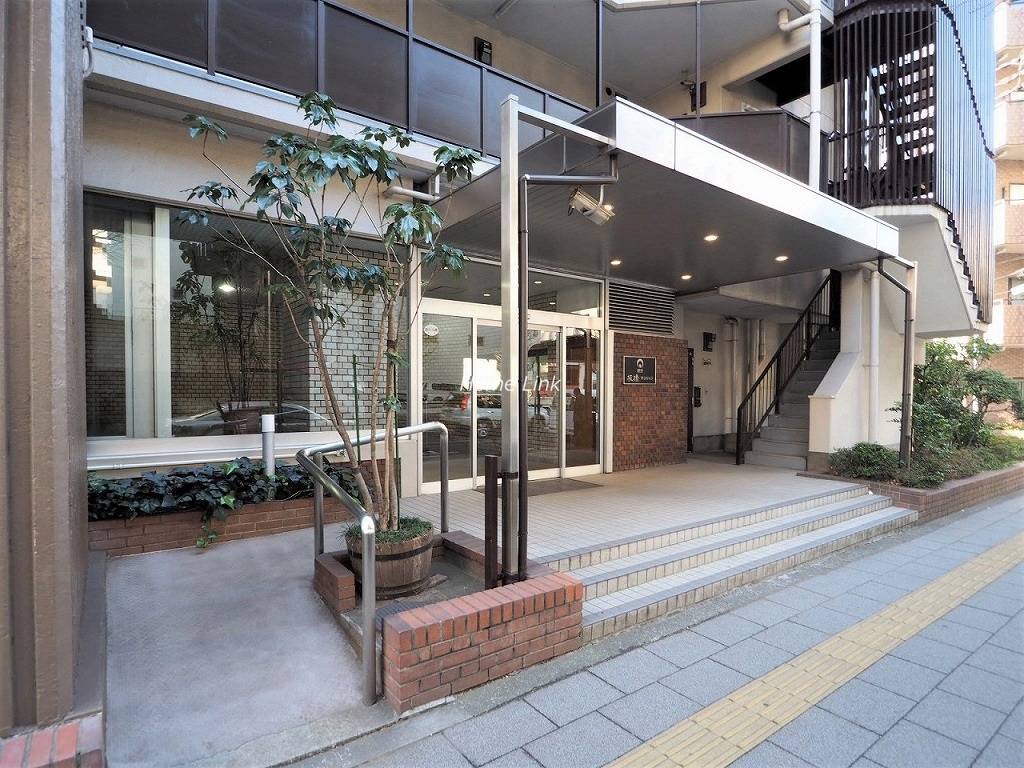 朝日板橋マンション エントランス前