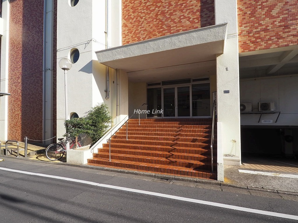 桜川グレースマンション　エントランス前